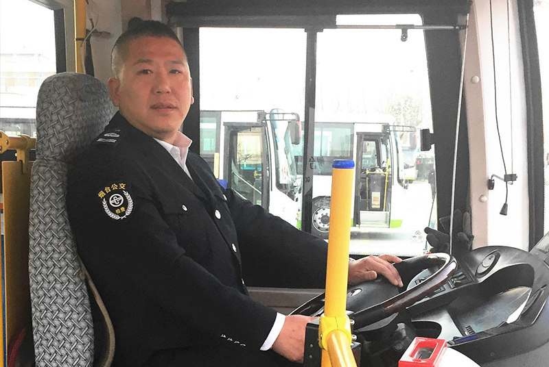 鮑明?！珖鴲蹗従礃I(yè)駕駛員楷模